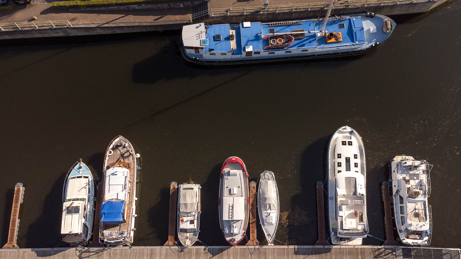 Droneshot van de Jachthaven van Veurne